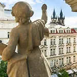 The Old Town Square & Parizska Lejlighed
