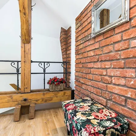 The Old Town Square & Parizska Apartment *