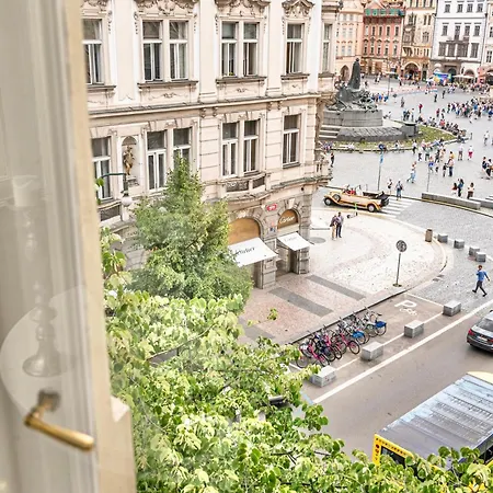 The Old Town Square & Parizska Apartment *