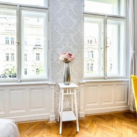 Apartment The Old Town Square & Parizska