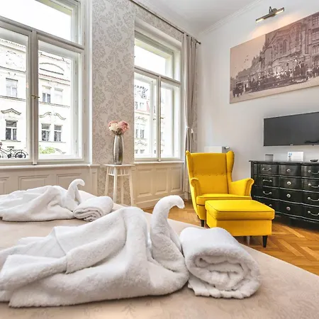 Apartment The Old Town Square & Parizska *